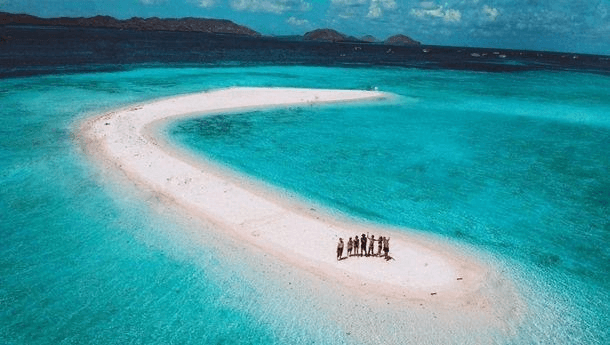 Taka Makassar is a sand bank or sand dune in the middle of the sea and one of the best spots in Komodo National Park. Wikimapia
